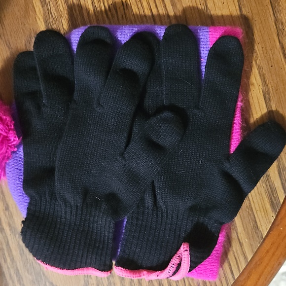DREAMWORKS Girls Trolls Purple/Pink Poppy Winter Knit Cap w/Pompom + Knit Gloves - Picture 10 of 10